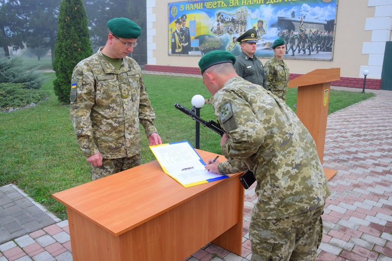 Присяга для "новеньких" и медали для "стареньких": в Измаильском погранотряде прошел торжественный воинский ритуал