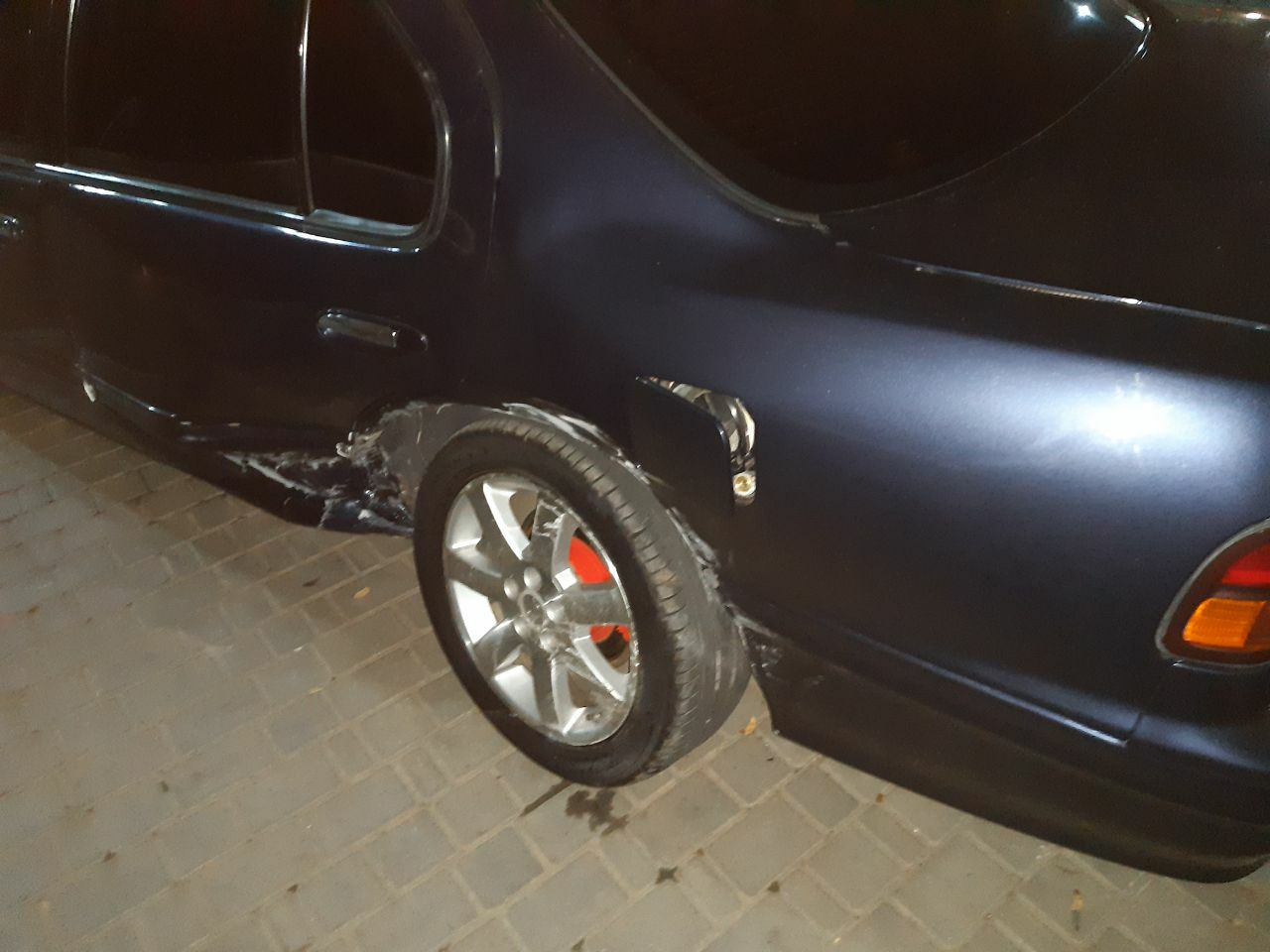 Ночное ДТП в Измаиле: на проспекте Суворова Nissan и KIA после столкновения оказались на тротуаре