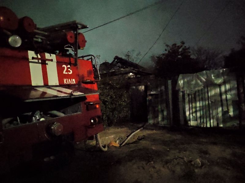 В Килии во время ночного пожара спасли двух погорельцев, которые отравились угарным газом