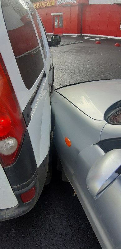 В Измаиле произошло ДТП: на Репина не смогли поделить дорогу Daewoo Lanos и Renault Kangoo