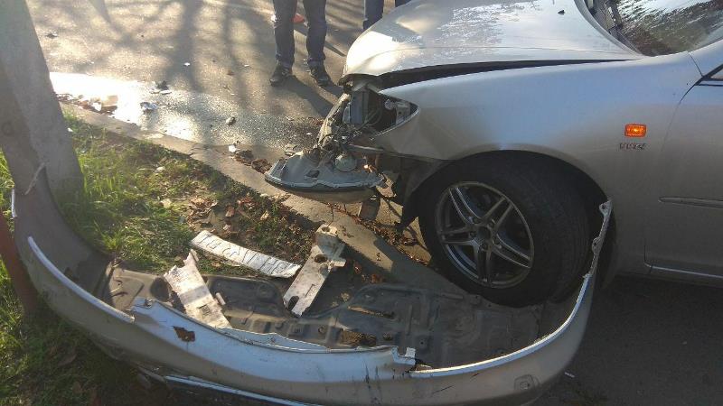 Авария на Горького в Измаиле - в результате столкновения двух авто легковой прицеп отбросило в стену дома