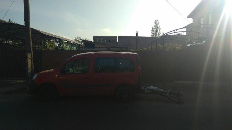 Авария на Горького в Измаиле - в результате столкновения двух авто легковой прицеп отбросило в стену дома