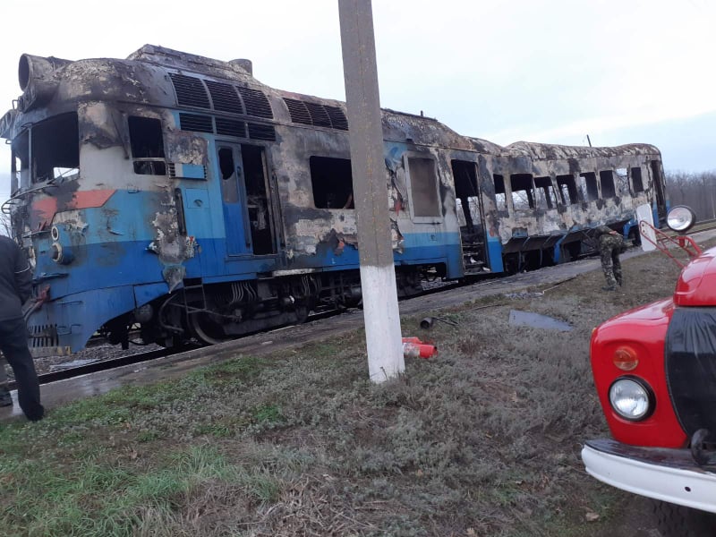 На участке Одесской железной дороги сгорел локомотив и вагон пассажирского поезда