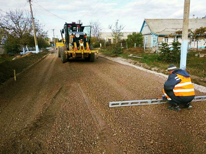 В Татарбунарском районе возле села Траповка начался ремонт местной автодороги, который откроет путь к курортным поселкам района