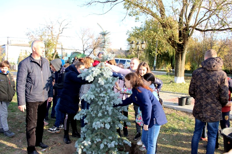 В родном поселке Даши Лукьяненко увековечили её память