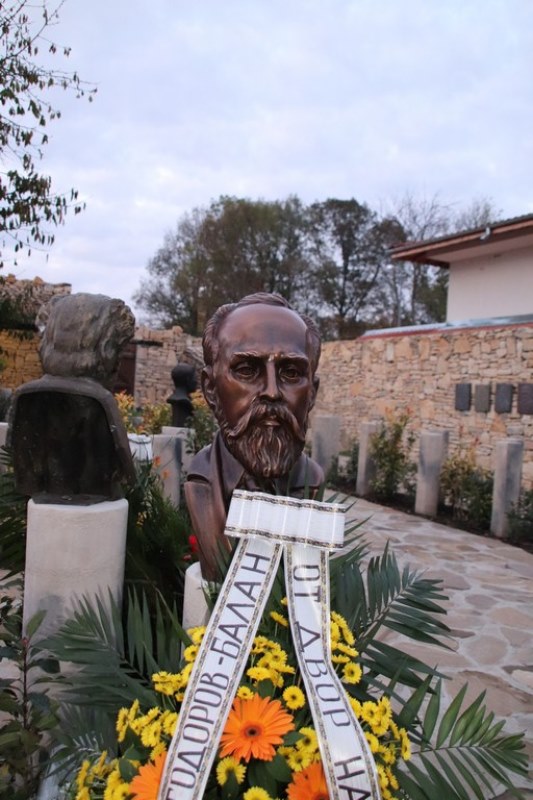 В Болгарии в уникальном "Дворе кириллицы" открыли памятник знаменитому уроженцу Болградского района