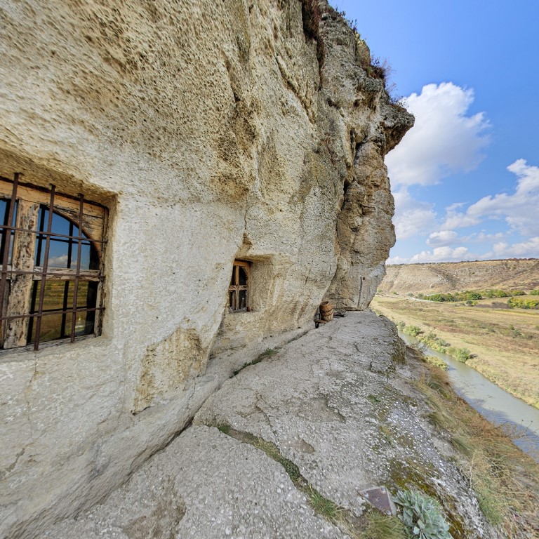 Пещерные монастыри, высеченные в скалах келии монахов и древние руины: заповедник Старый Орхей – «место 1001 тайн»