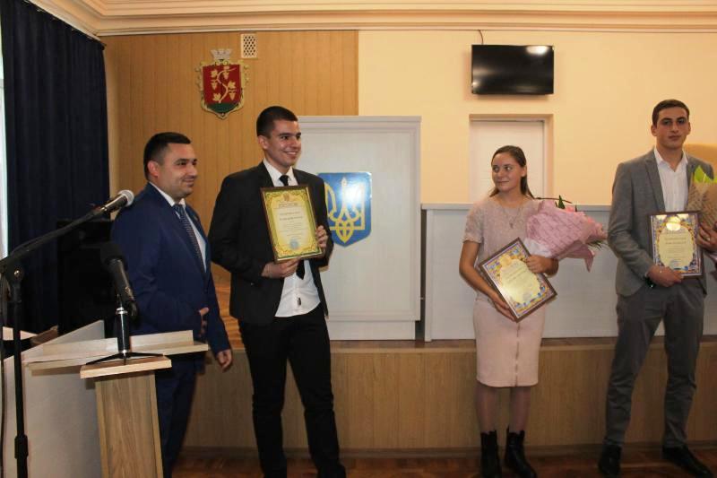 Талантливую молодежь Белгорода-Днестровского отметили премиями и стипендиями городского головы.