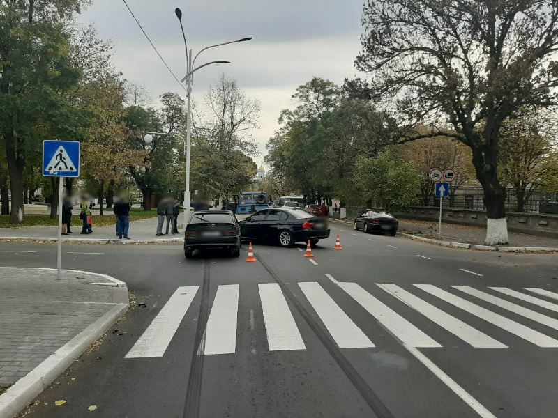 В Измаиле произошло ДТП: BMW не пропустил ВАЗ на нерегулируемом перекрестке
