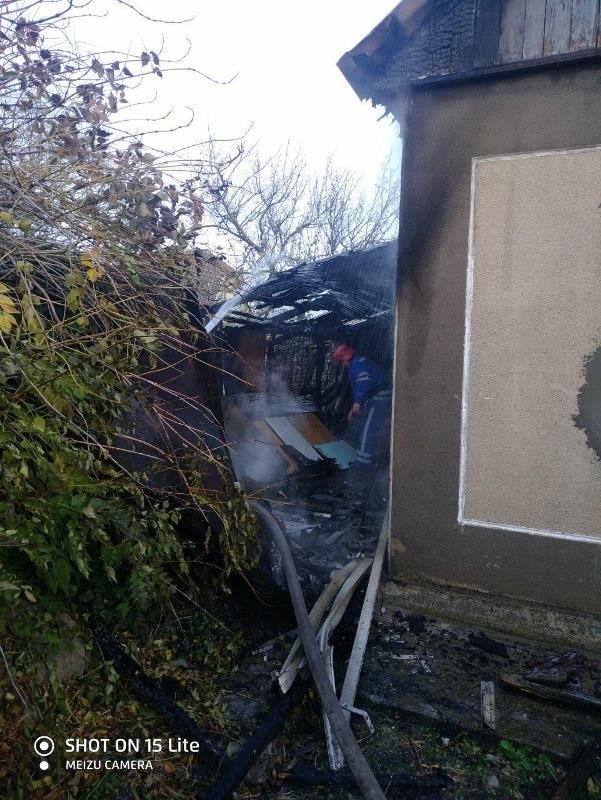 В Измаиле из-за пожара в сарае чуть не сгорел дом