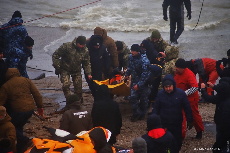 Спасатели эвакуировали весь экипаж из танкера, потерпевшего бедствие у берегов Одессы