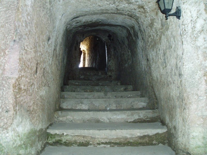 Пещерные монастыри, высеченные в скалах келии монахов и древние руины: заповедник Старый Орхей - «место 1001 тайн»