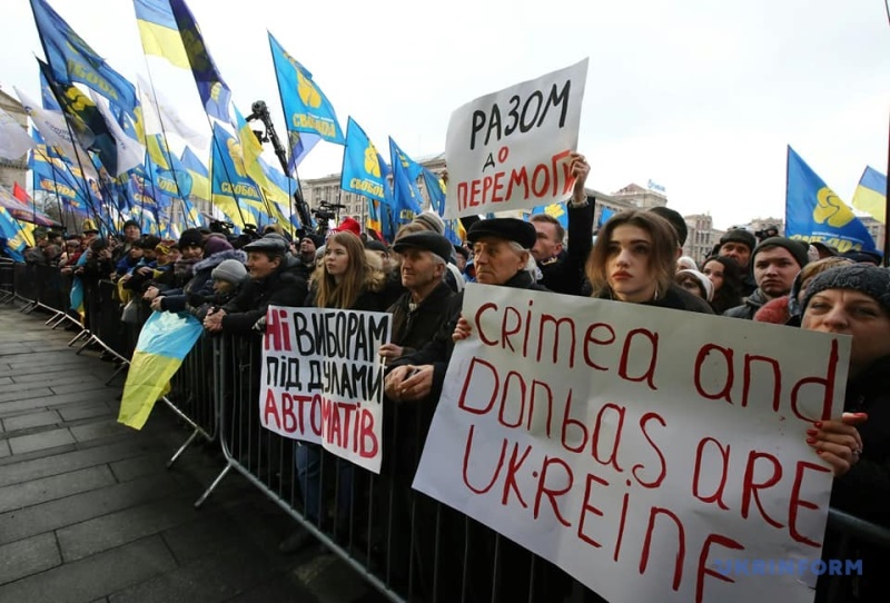 Накануне встречи "Нормандской четверки" в Киеве на Майдане проходит вече "Красные линии"