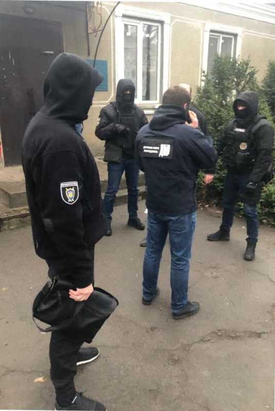 Обещал не привлекать к уголовной ответственности: в Одесской области на взятке задержан полицейский