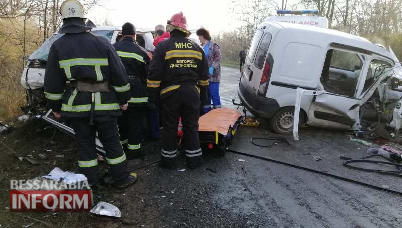 Лобовое столкновение в Белгород-Днестровском районе: погибла женщина-водитель. Состояние пострадавших, в том числе двоих детей, критическое
