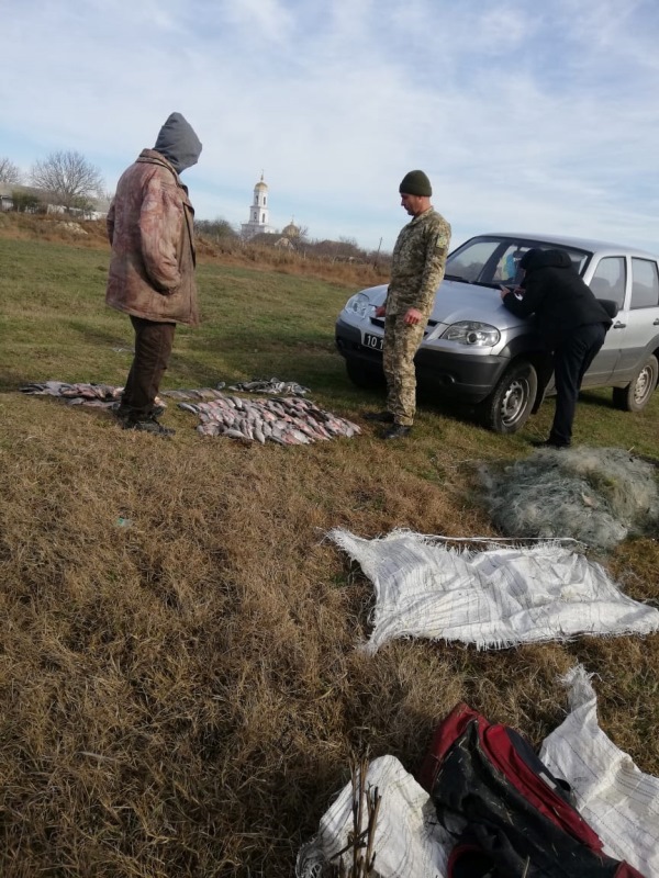 На канале Репида пограничники Измаильского отряда задержали браконьера с уловом на почти 21 тысячу гривен