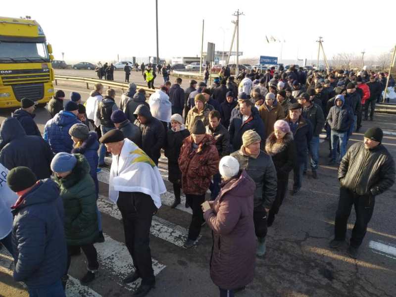 Противники земельной реформы, перекрыли трассу «Одесса- Киев» и "Одесса-Рени"