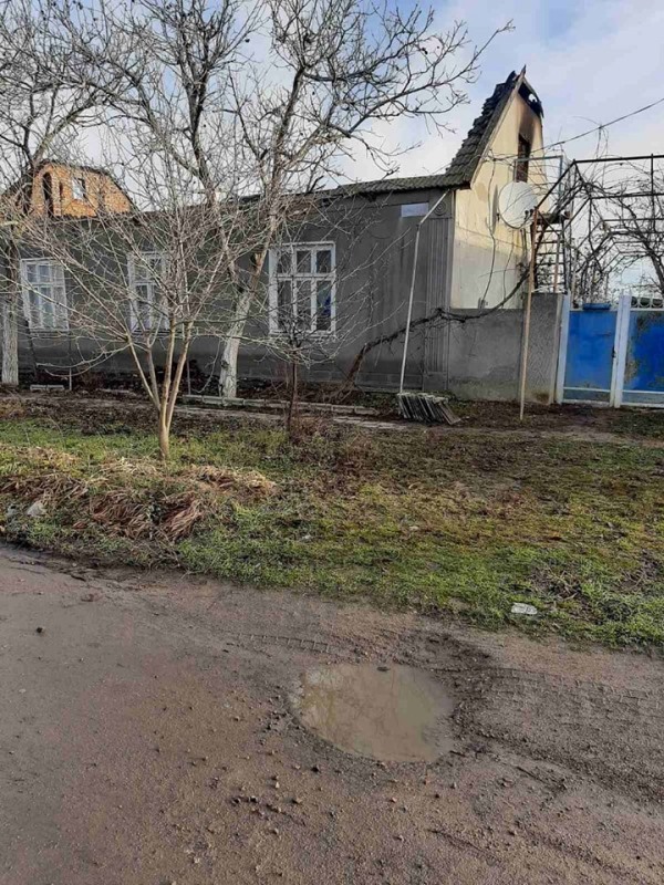 Пожар разрушил крышу на месте: в Татарбунарах объявили сбор средств для помощи пожилой учительнице