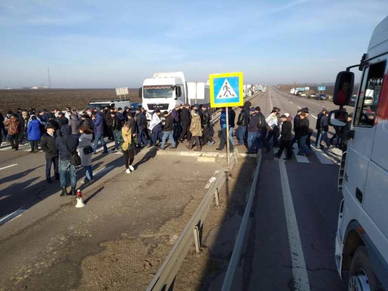 Противники земельной реформы, перекрыли трассу «Одесса- Киев» и "Одесса-Рени"
