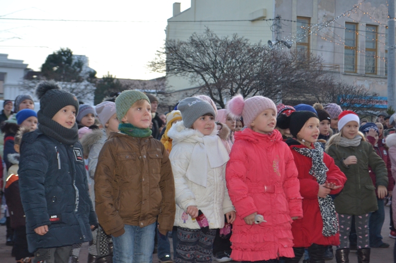 По-праздничному весело: в Аккермане зажгла свои огни главная ёлка города