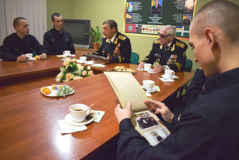 Чаепитие с ветеранами: в Измаильском Учебном центре Морской охраны символично отметили Всемирный день чая