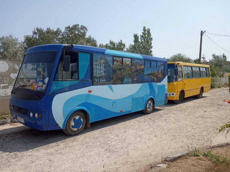 В Аккермане на одном из городских маршрутов ходит уникальный автобус, где юным пассажирам дарят игрушки.