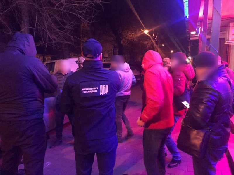 ГБР задержало действующего и бывшего полицейских, организовавших разбойное нападение на фермера в Одесской области