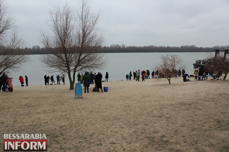 Как на крещение измаильчане купались в Дунае и освящали воду (фоторепортаж)