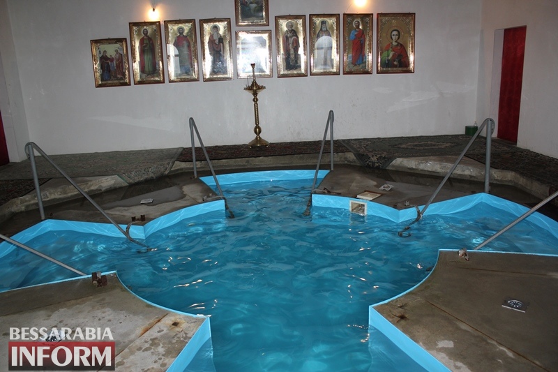 Как на Крещение измаильчане купались в Дунае и освящали воду (фоторепортаж)