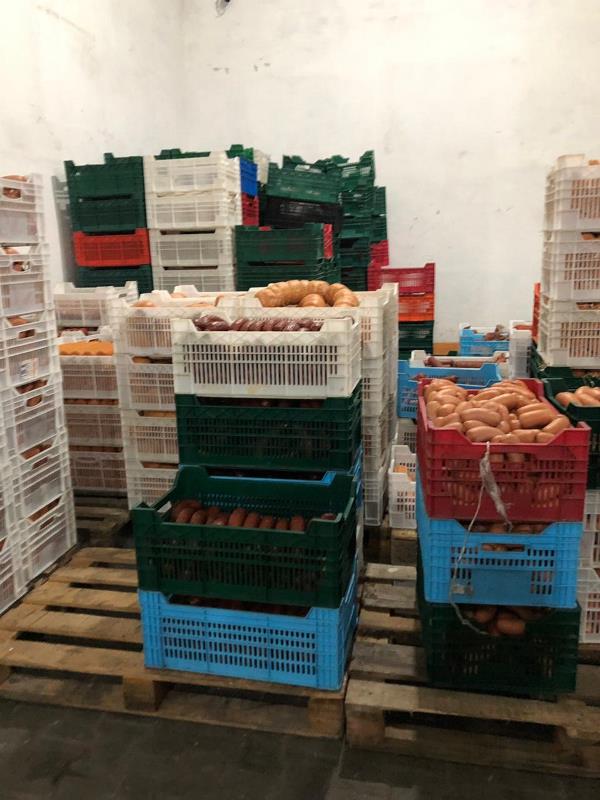 В Одесской области обнаружили склад, где более 15 тонн продуктов питания хранились в ужасных условиях и с грызунами