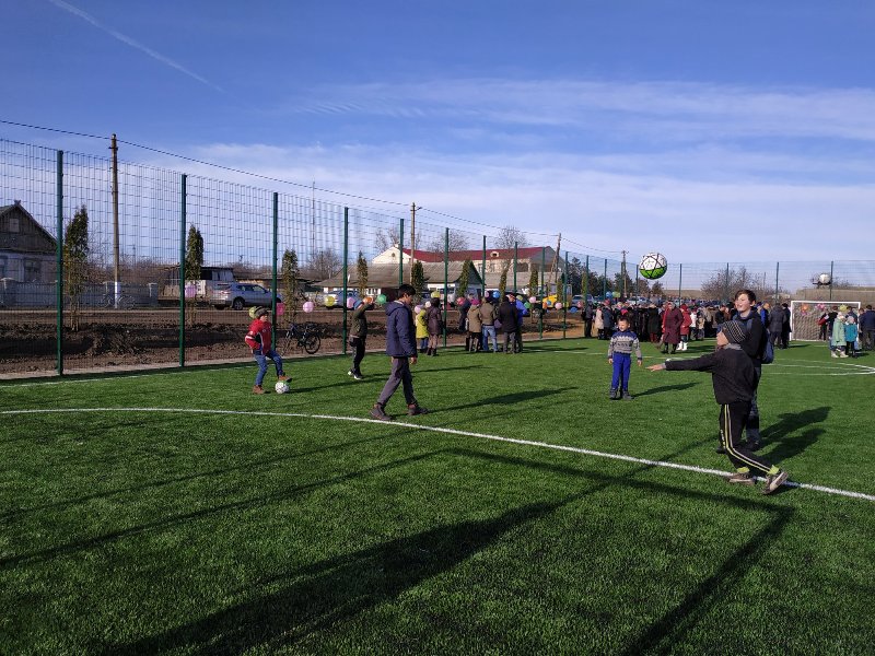 Белгород-Днестровский район: в Маразлиевской ОТГ обустроили второе футбольное мини-поле с искусственным покрытием