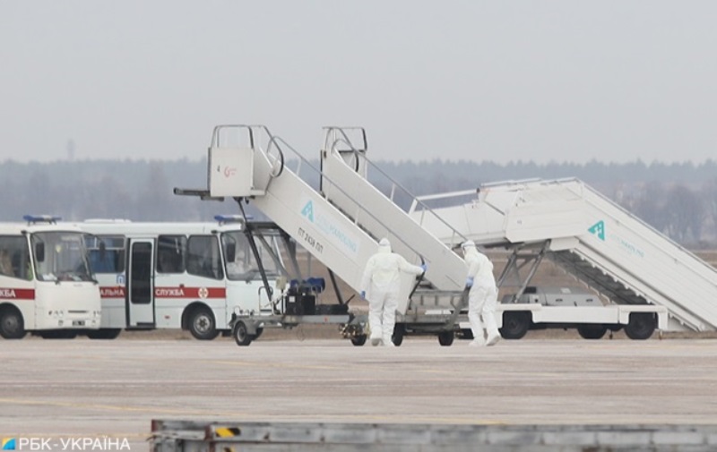 В Украине ожидают прибытия эвакуированных людей из Китая - самолет кружит над Харьковской областью (обновляется)