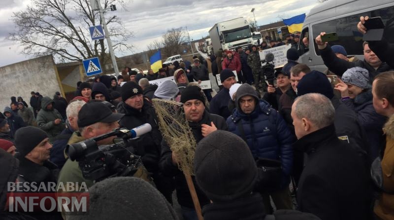В Татарбунарском районе, протестуя против произвола чиновников, рыбаки со всей Бессарабии снова перекрыли трассу Одесса-Рени
