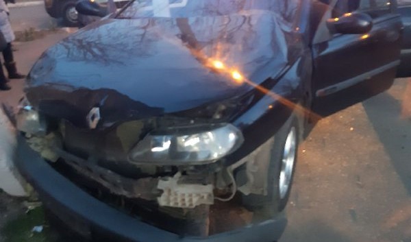 В Измаиле ВАЗ перевернулся после столкновения на перекрестке с Renault Laguna