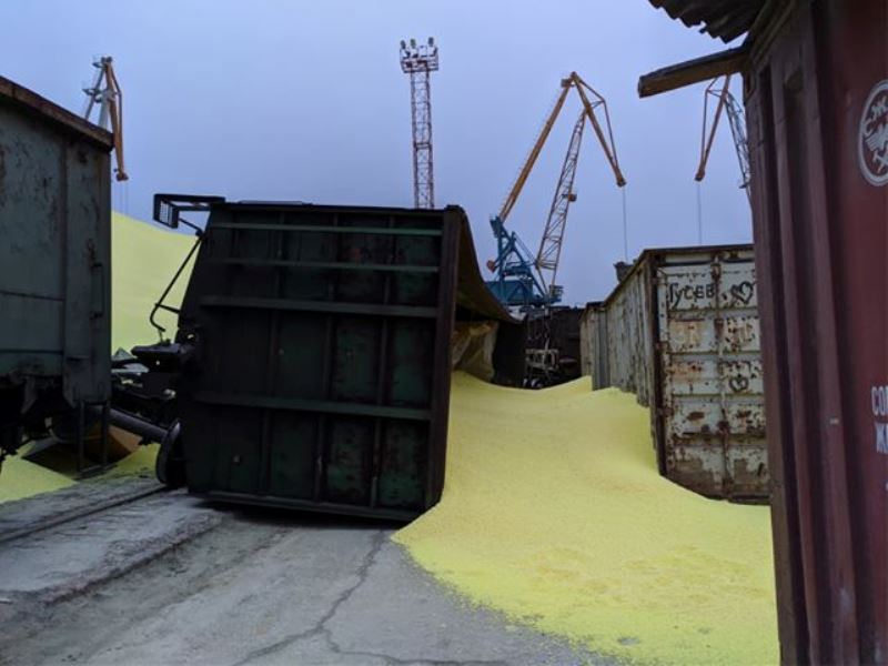 В одном из портов Одесской области ЧП - лопнули стены переполненного хранилища с серой