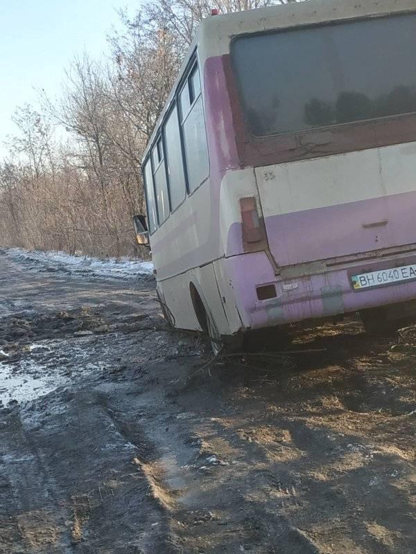 Непроездная Бессарабия: в Арцизском районе пришлось КАМАЗом вытаскивать из болота пассажирский автобус (видеофакт)