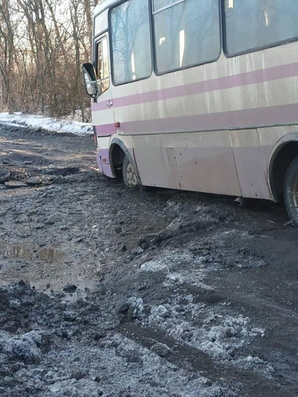 Непроездная Бессарабия: в Арцизском районе пришлось КамАЗом вытаскивать из болота пассажирский автобус (видеофакт)