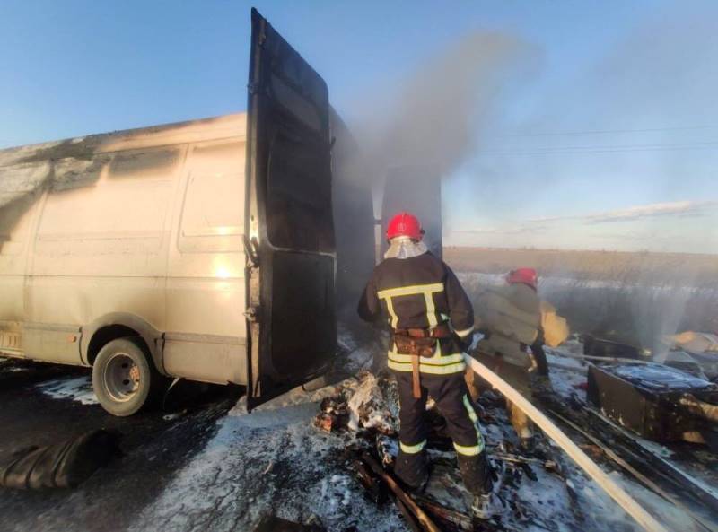 На трассе «Рены – Измаил» загорелся микроавтобус