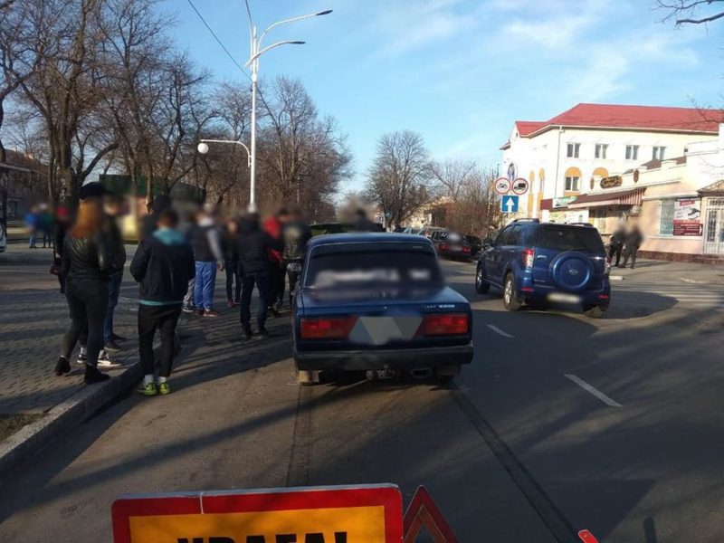 «Бильярд» на дороге: в Измаиле на проспекте Суворова столкнулись четыре "ВАЗ"а