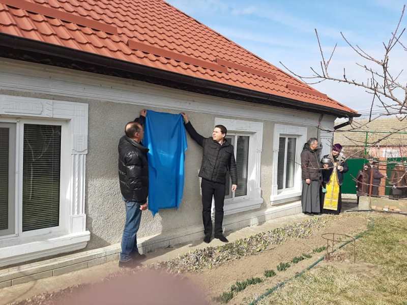 В селе Криничное Болградского района открыли мемориальную доску легендарному земляку