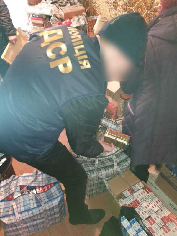 В Одесской области обнаружили подпольный цех с огромным количеством фальсификата элитного алкоголя и сигарет