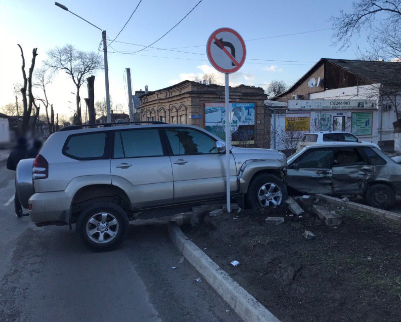 Авария с пострадавшими на Покровской в Измаиле: не разминулись ВАЗ и Toyota, один из водителей в больнице