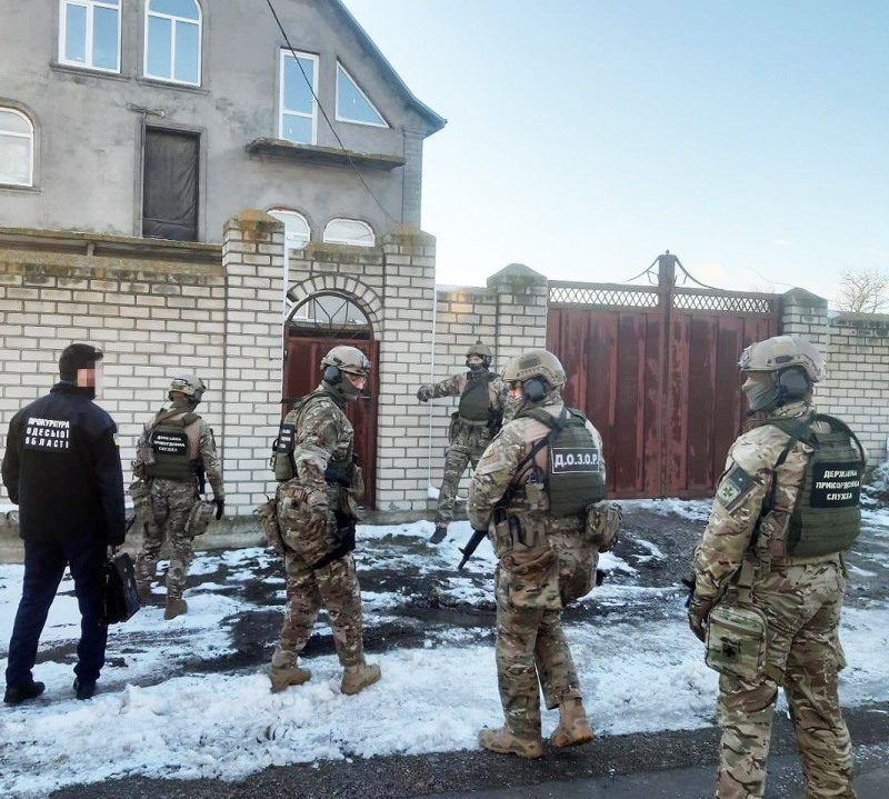 Пограничники Белгород-Днестровского отряда выявили подпольный цех с тоннами контрафактного алкоголя