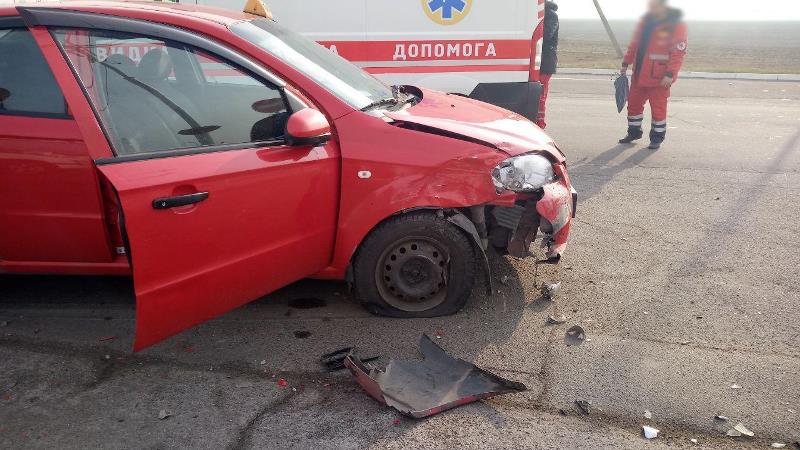 На въезде в Измаил у автозаправки произошло ДТП - одну из пассажирок госпитализировали