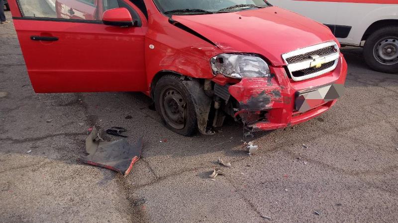 На въезде в Измаил возле автозаправки произошло ДТП - одну из пассажирок госпитализировали