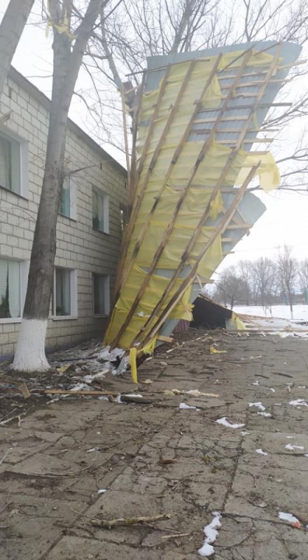 Непогода вскрыла проблему качества ремонта в учебных заведениях - в Татарбунарском районе ветром сорвало крышу со школы