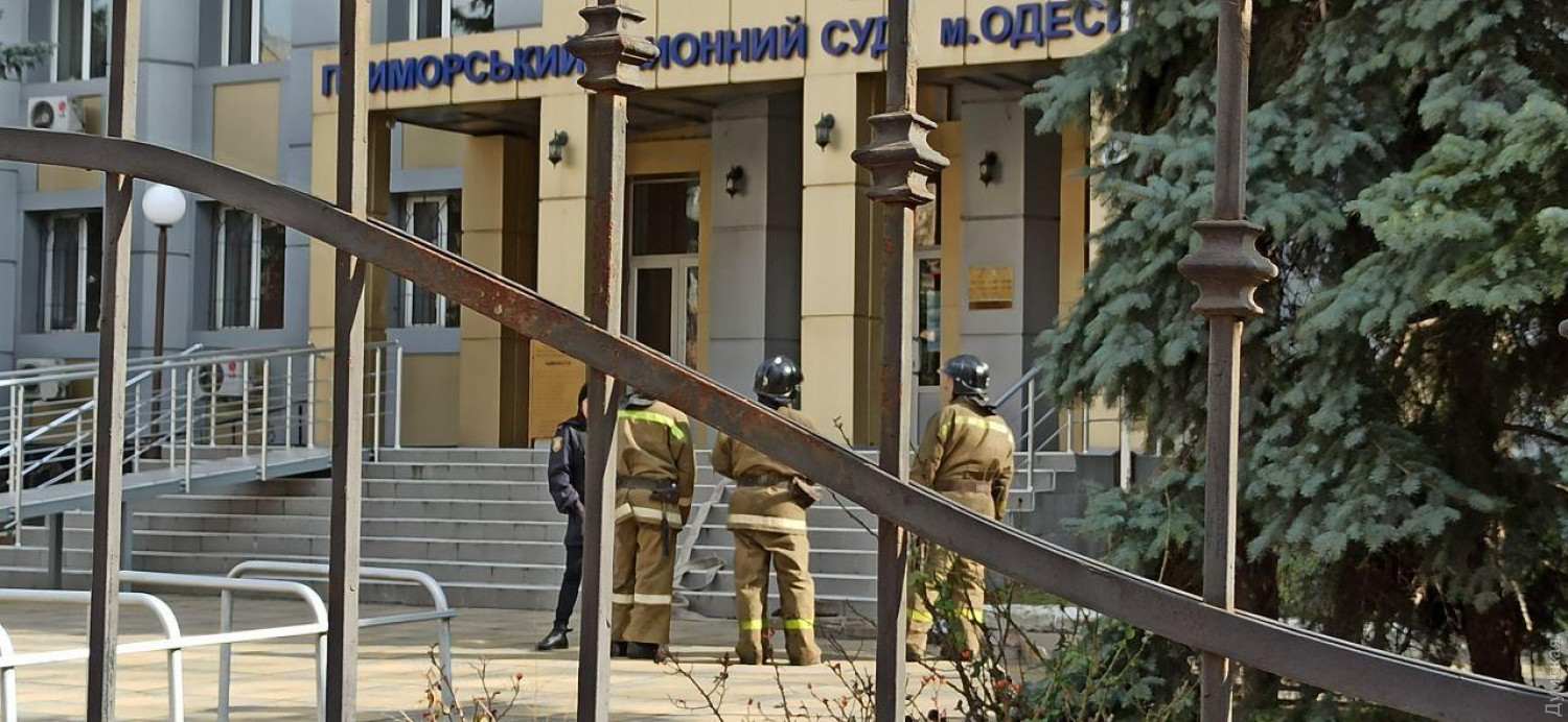 В Одессе подозреваемый в убийстве угрожал взорвать себя гранатой прямо в зале суда