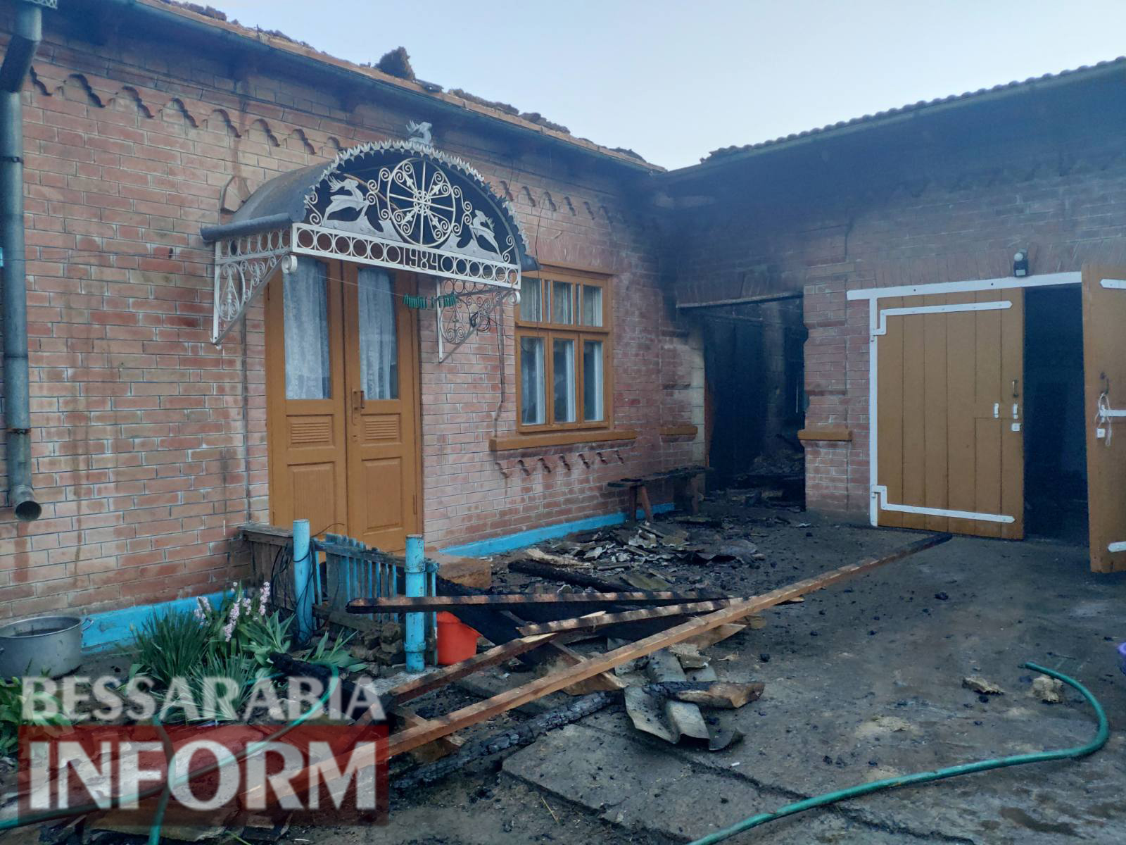 Пожар разрушил крышу жилого дома в селе Килийского района, а накануне горело здание и в самой Килии