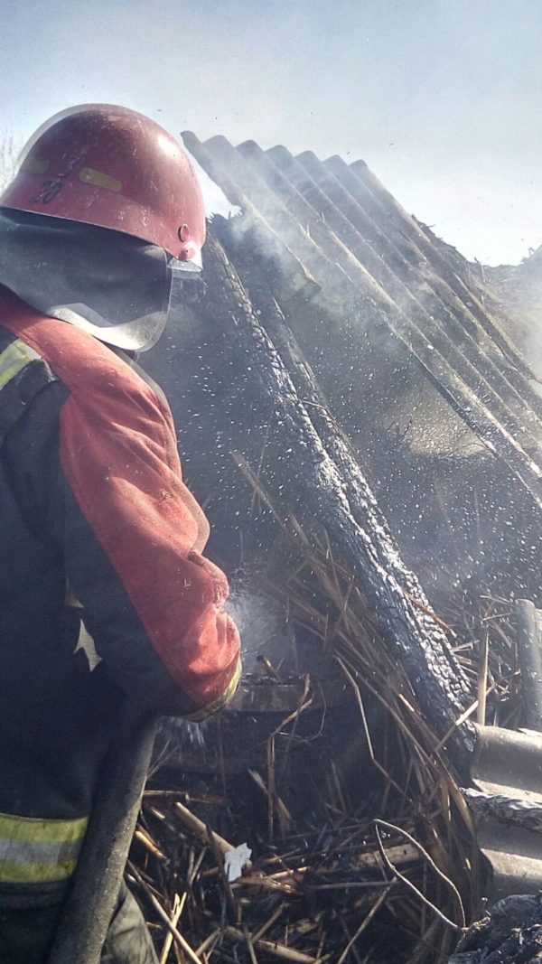 Измаильский р-н: пожар в Броске - сгорел сарай, чудом не взорвался газовый баллон
