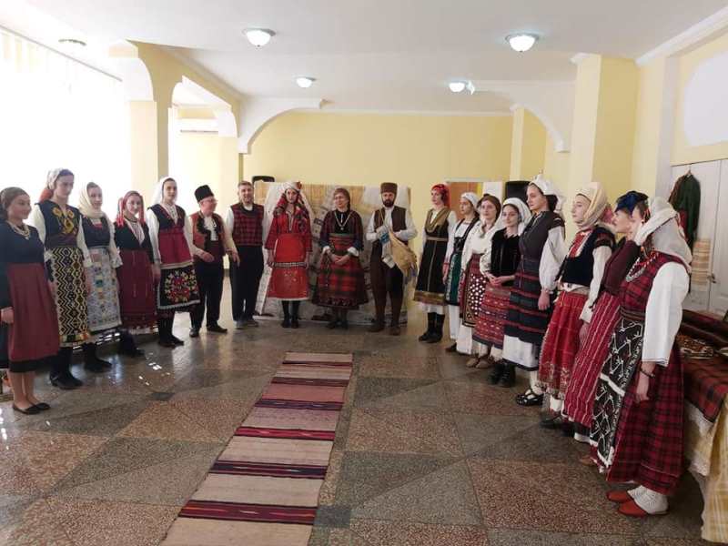 В селе Криничное Болградского района прошел показ аутентичных национальных болгарских костюмов
